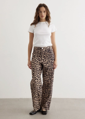 Relaxed Style Outdoor Enthusiast Evening Stroll Nara Jeans