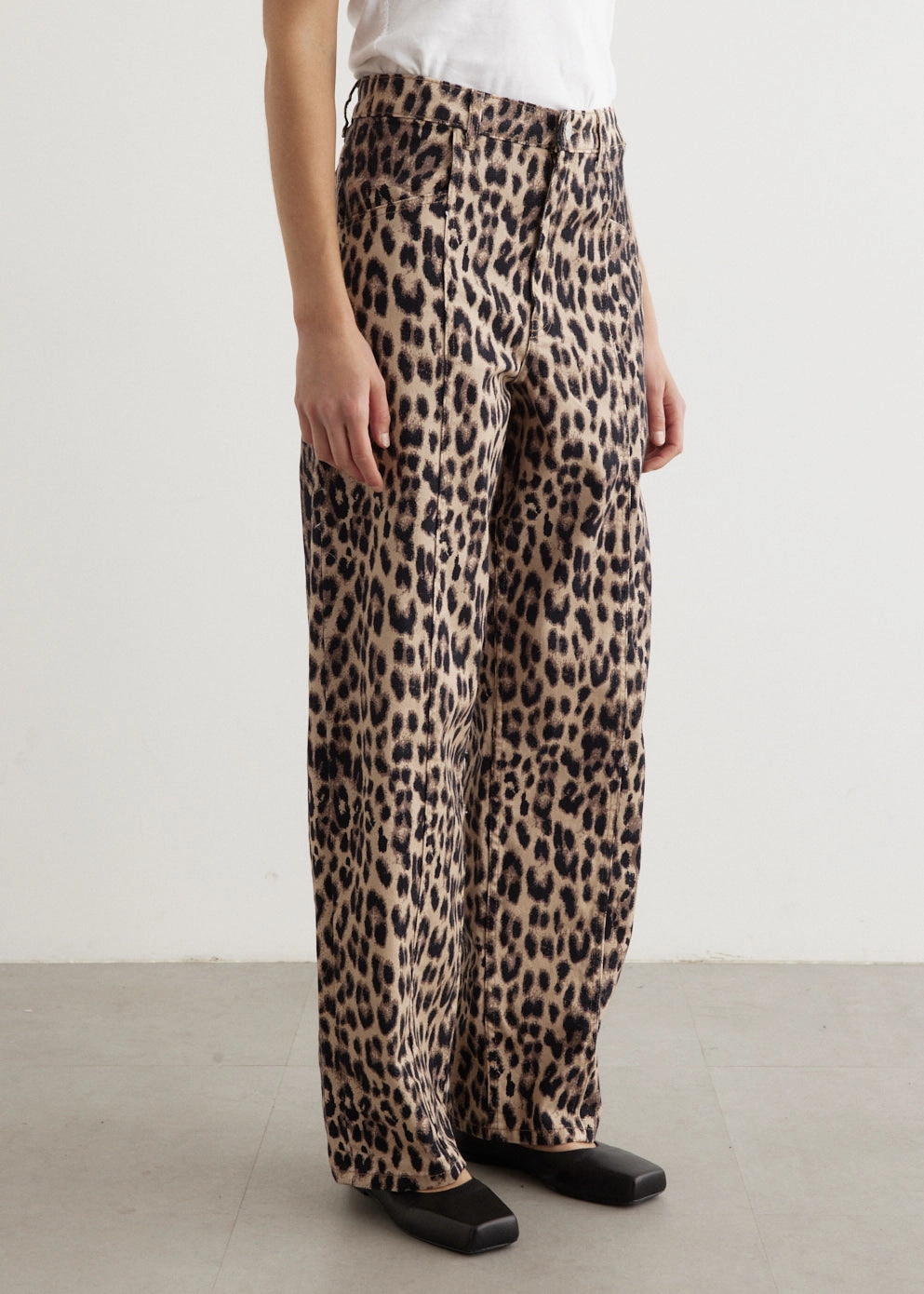 Nara Jeans Reinforced Stitching Details