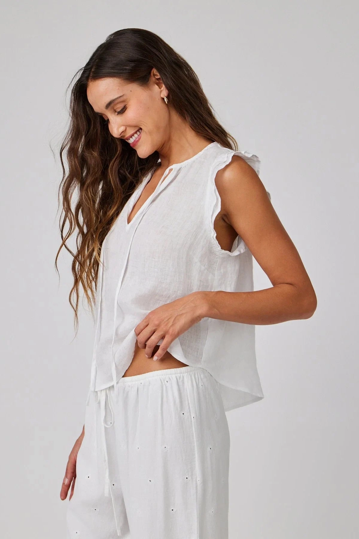 Convertible Design Ergonomic Shoulder Cut Linen Ruffle Sleeve Top