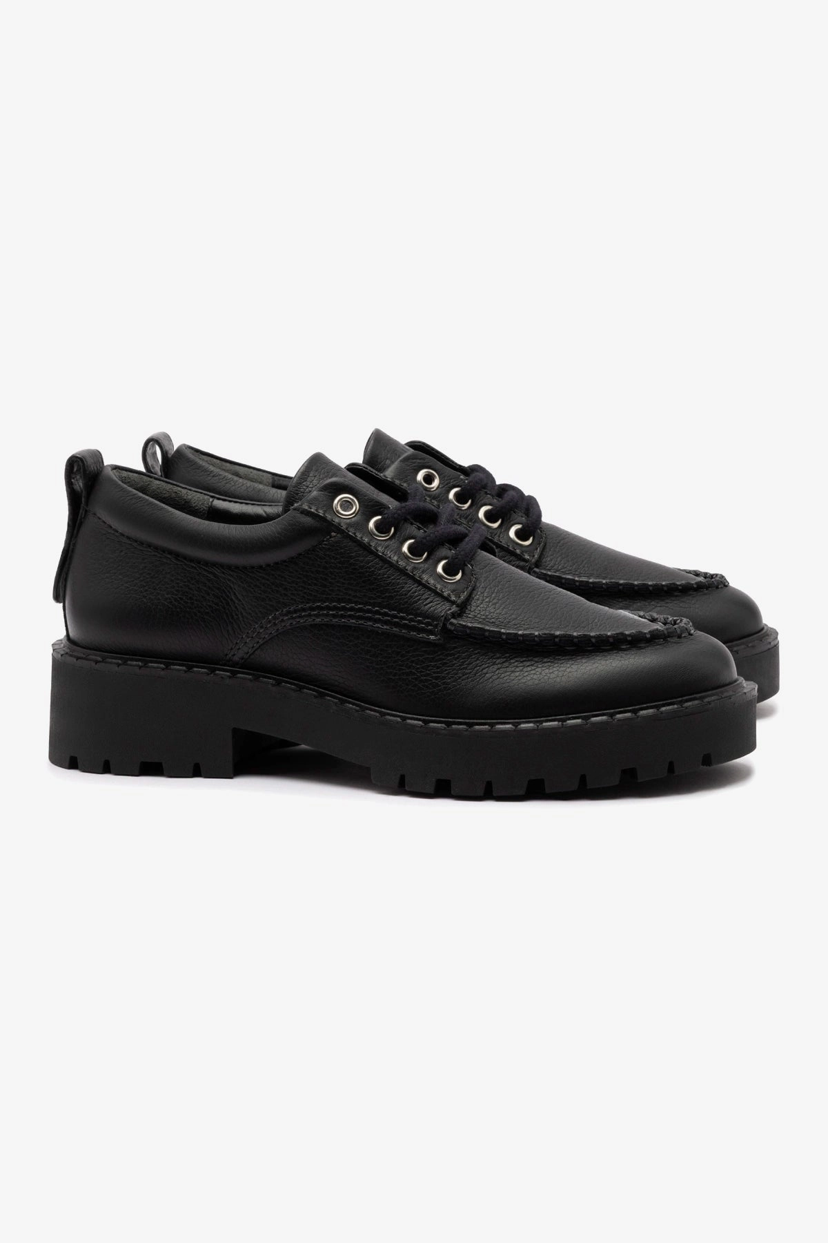 Low Effort Sporty Look London Lace Up Loafer In Black Leather