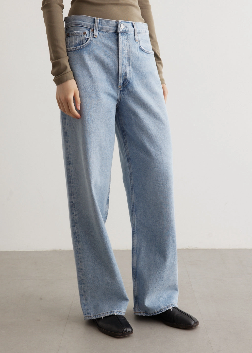 Modern Fit Low Slung Baggy Jeans