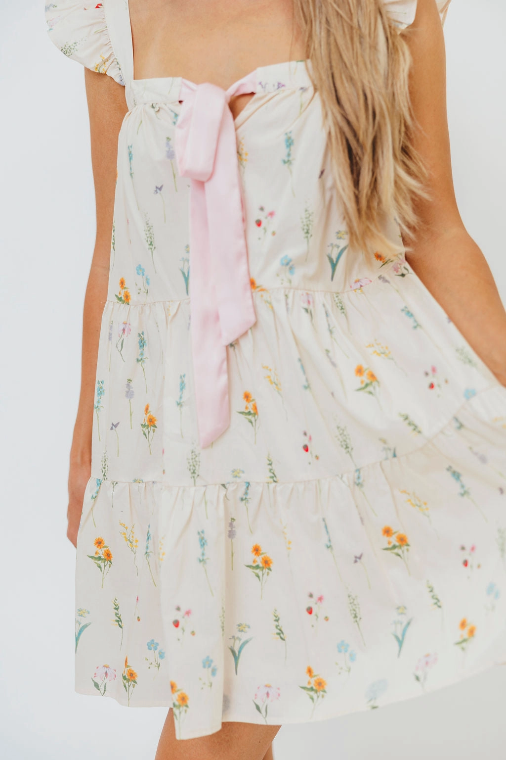 Easy Pairing Lulu Flutter Sleeve Mini Dress in Floral