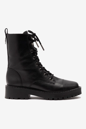 Smooth Design Mountain Trail Trinity Boot In Black Leather