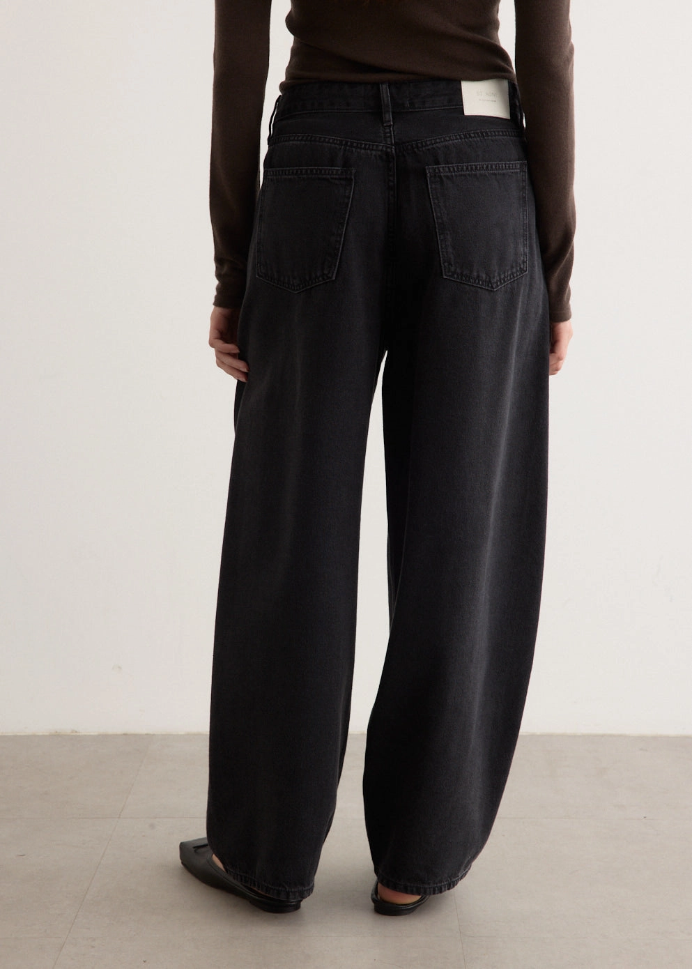 Soft Date Night Street Fashion Trend Neutral Mid Rise Balloon Jeans