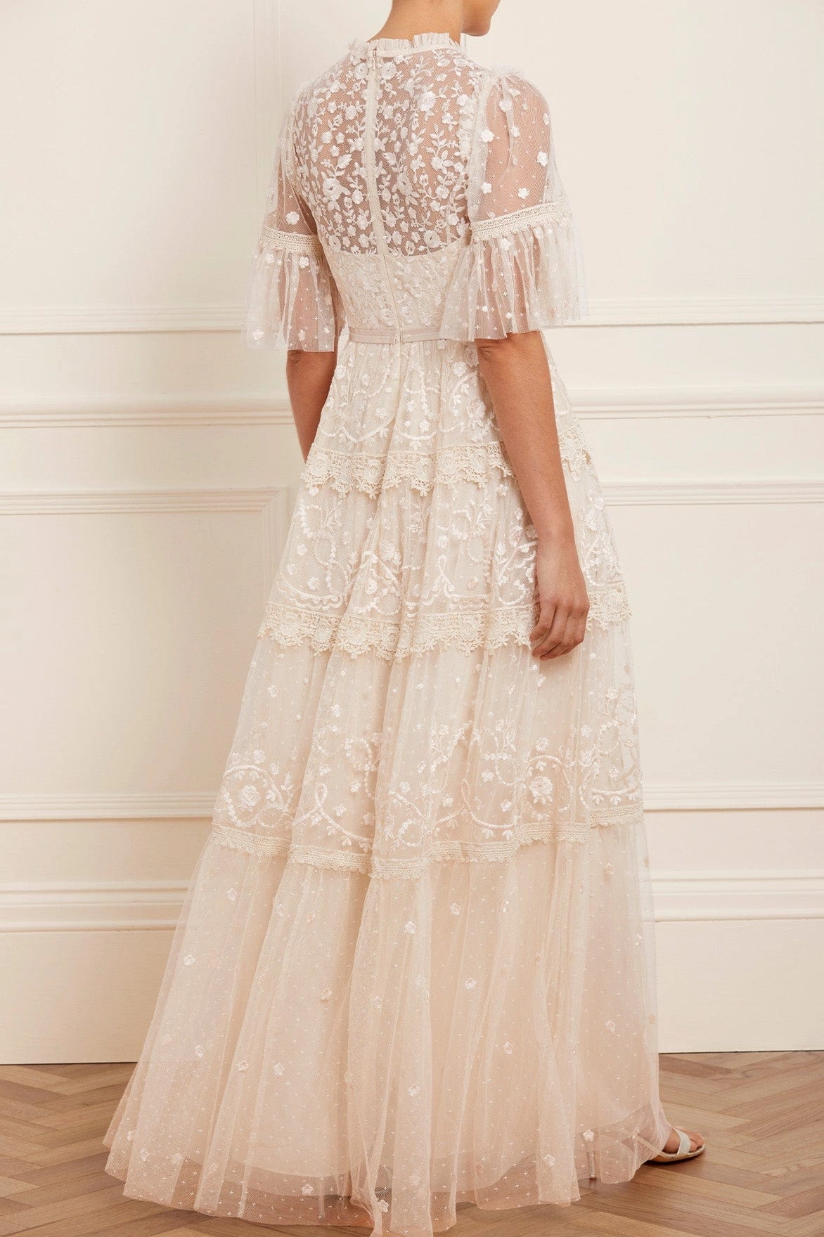 Soft Tone Midsummer Lace Round Neck Gown