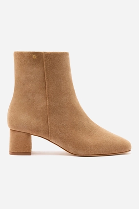 Seamless Comfort Night Travel Padded Interior Rainy Day Commuter Mini Edie Boot In Peanut Suede