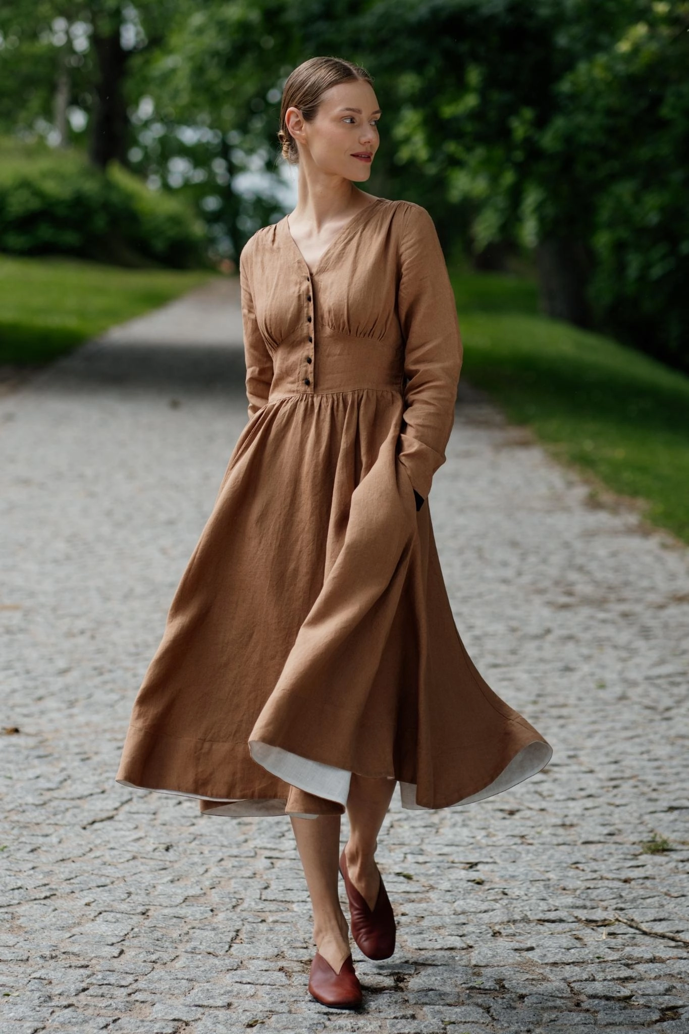 Country View Diane ?C V-Neck Linen Midi Dress