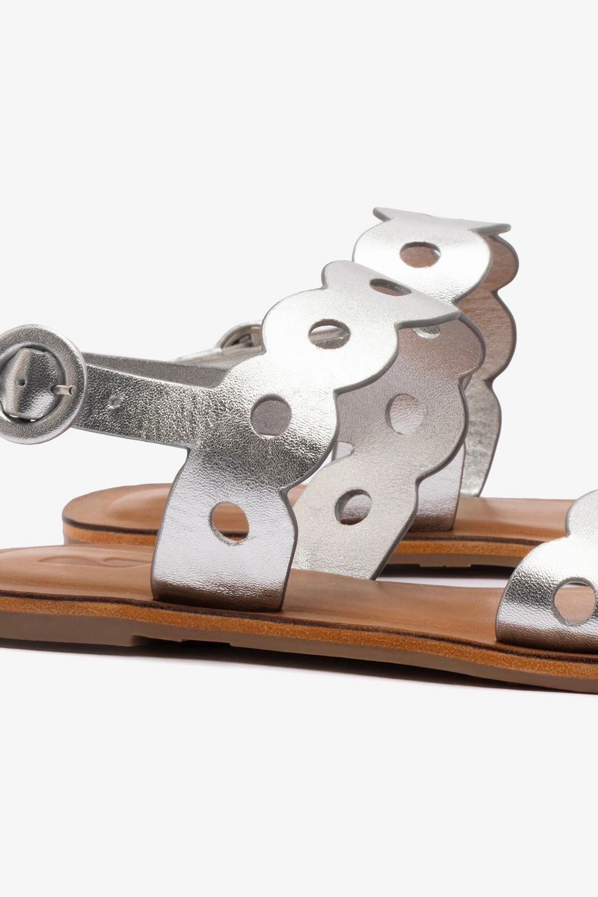 Florence Flat Sandal In Silver Metallic Leather Button up