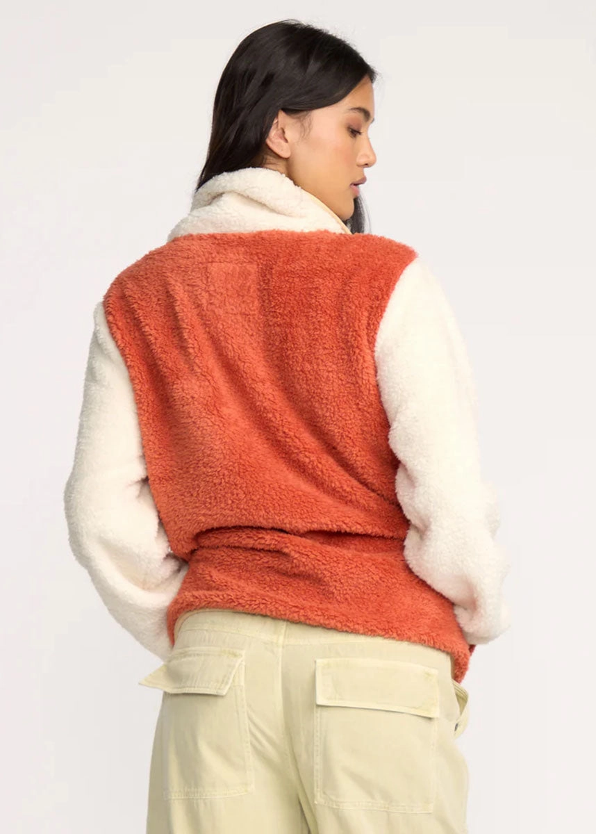 Odor Control Finish Minimal Detailing Switchback Fleece Pullover - Kiss The Earth