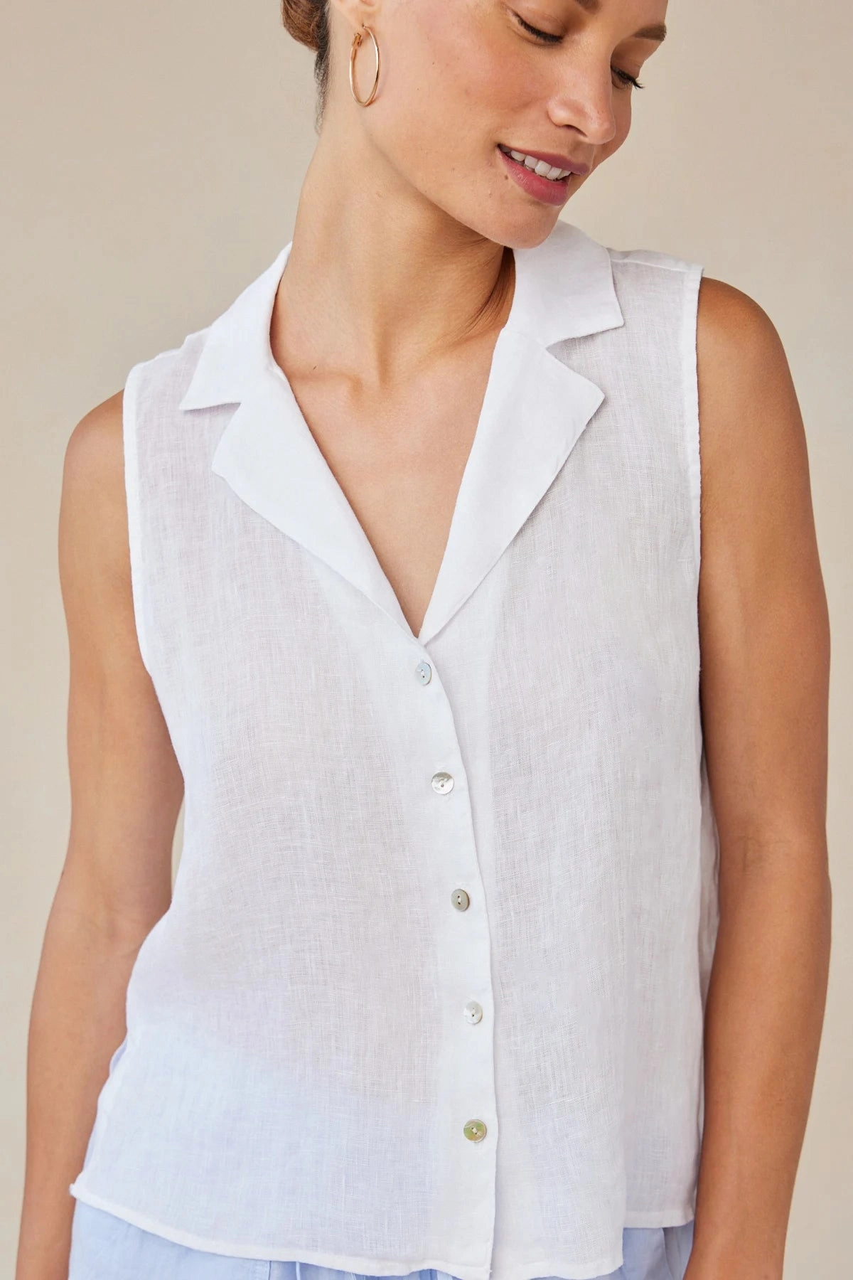 Contrast Topstitching Detail Sleeveless Notch Collar Button Down