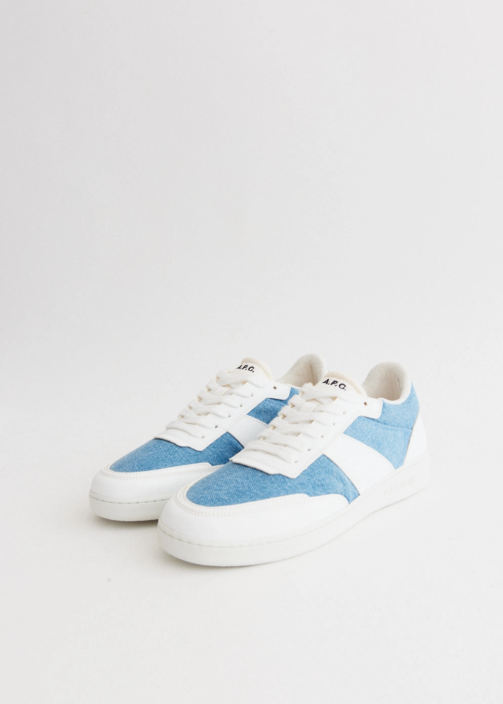 Plain Sneakers Clean Lines Modern Minimalist Urban Explorer