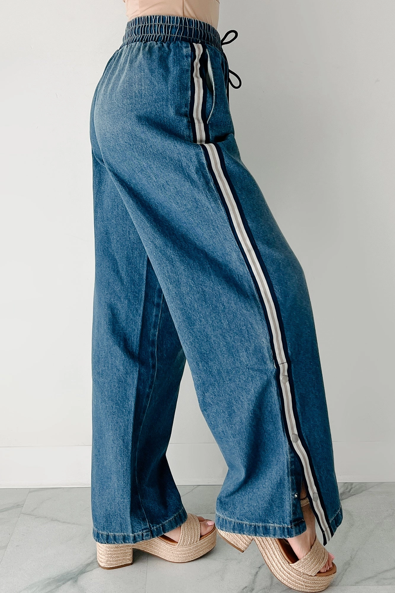 Betsy Almost Famous Wide Leg Drawstring Waist Jeans (Medium) Tailored Silhouette