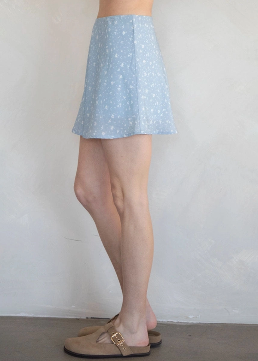 Morgane Floral Mini Skirt - Dusty Blue Heat Dissipating FlexibleKneePanels