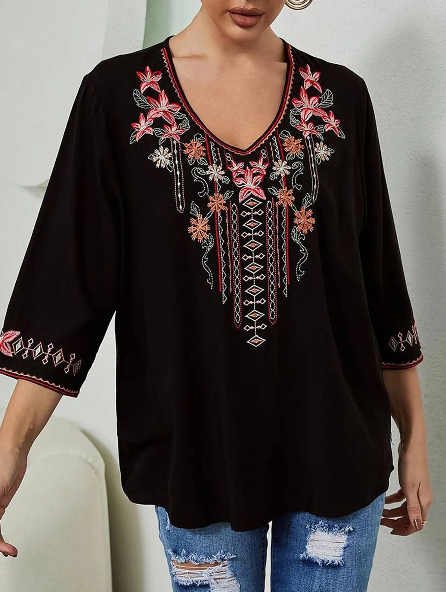 COTTON EMBROIDERED FLORAL BLOUSE_CWTBLL0837 AbrasionResistant Surface