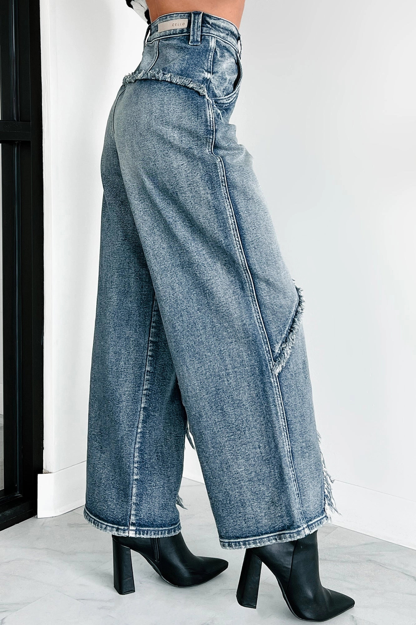 Perfect Match Vernon High Rise Frayed Edge Cello Skater Jeans (Tint)