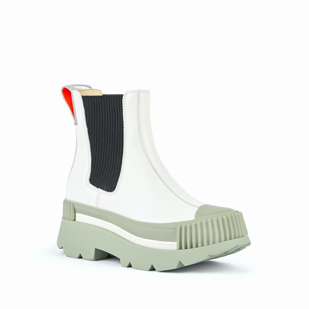 ESKER CHELSEA WHITE Good Traction Seamless Comfort Rural Traveler