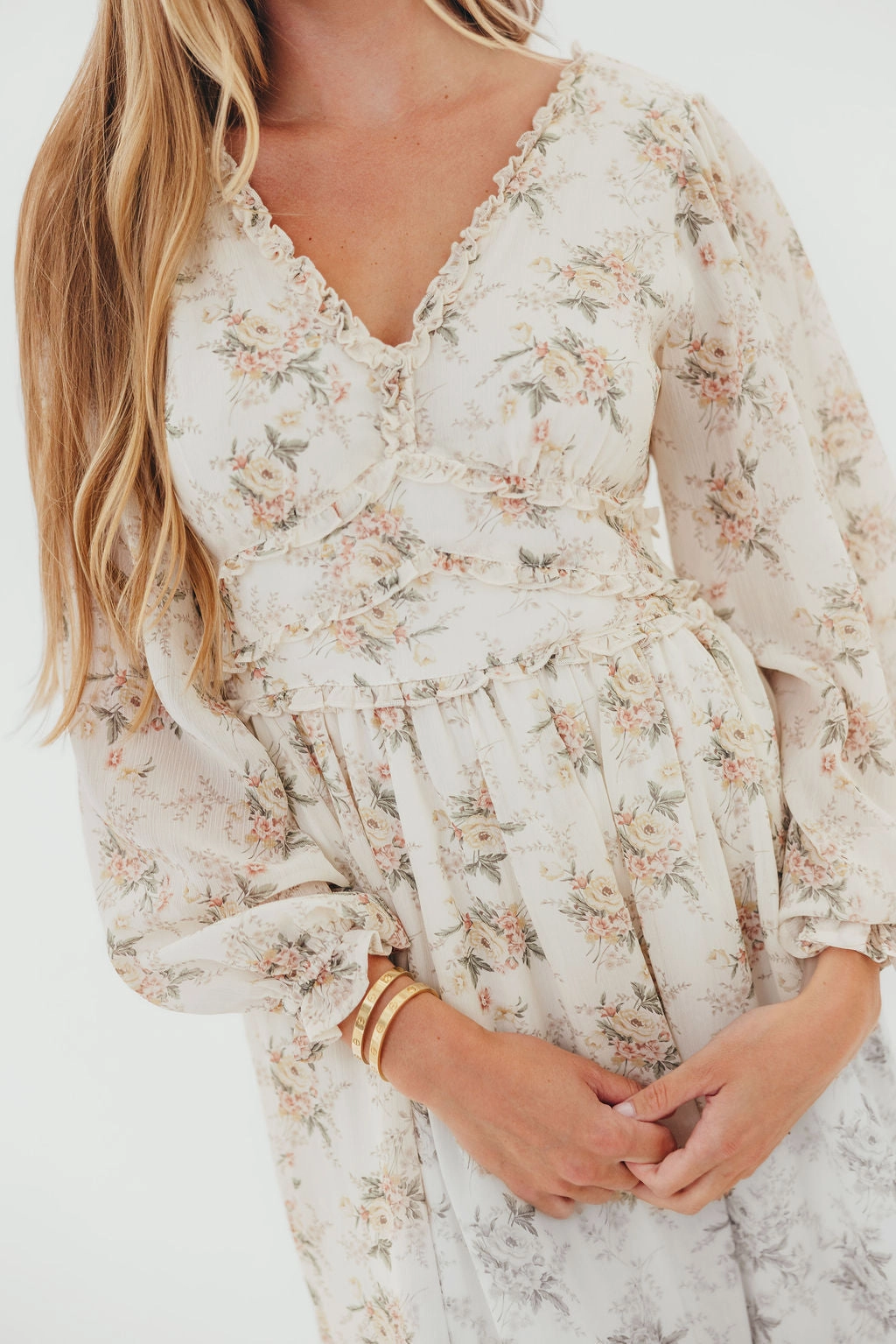 Shenae Ruffled Tiered Floral Maxi Dress in Vintage Cream Winter Classic