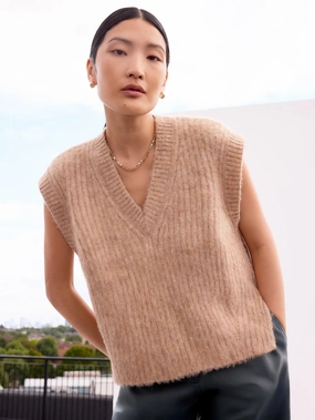 Light Fabric Compact TravelFriendly Design Caramel V-Neck Knit Vest with Wool and Alpaca