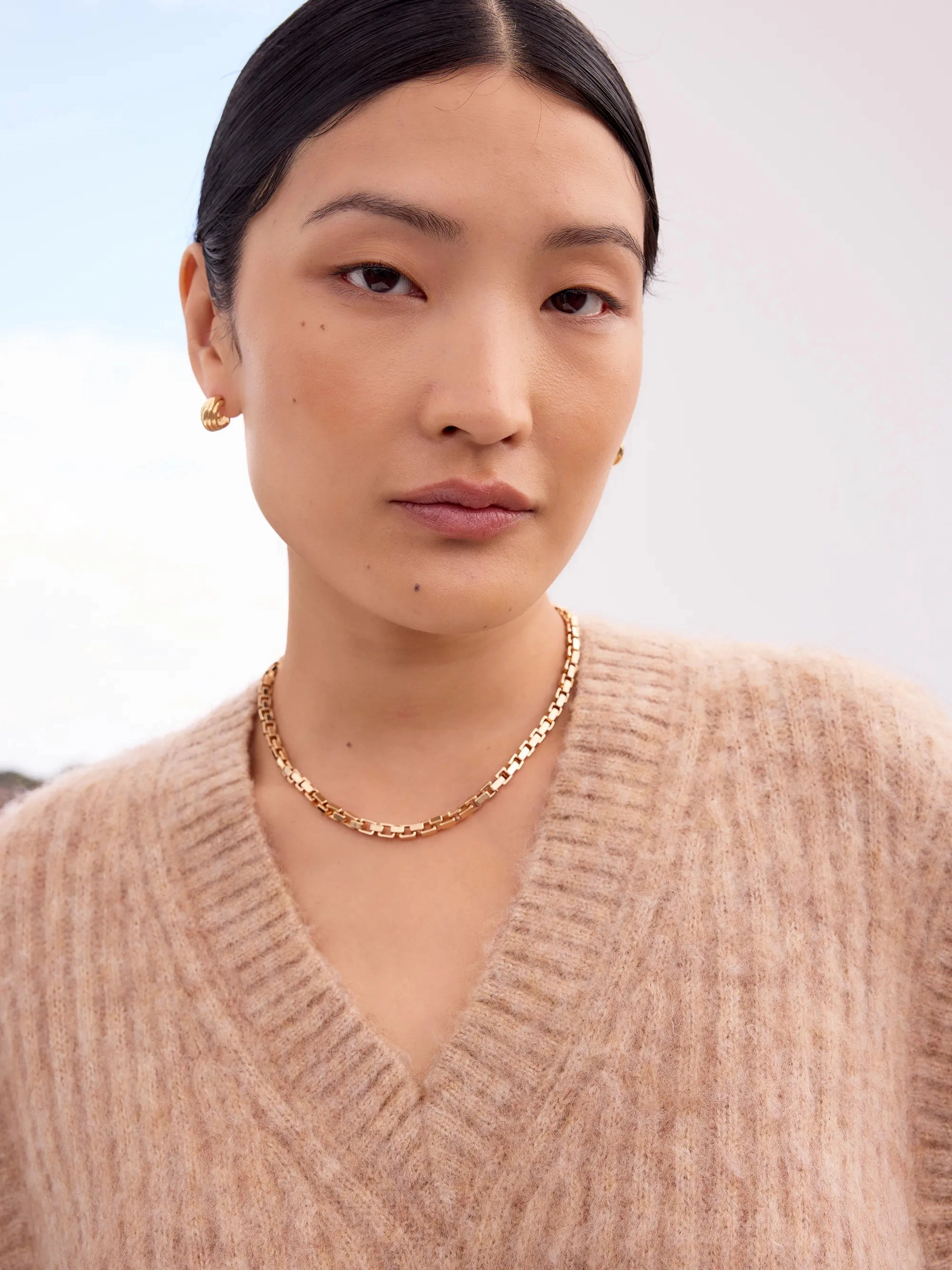 Stretchable Knit Caramel V-Neck Knit Vest with Wool and Alpaca