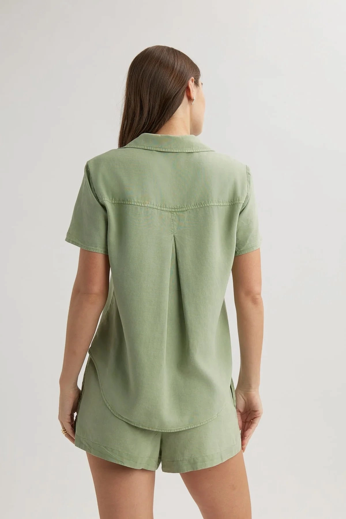 Professional Look Minimalist Design Short Sleeve Pocket Button Down