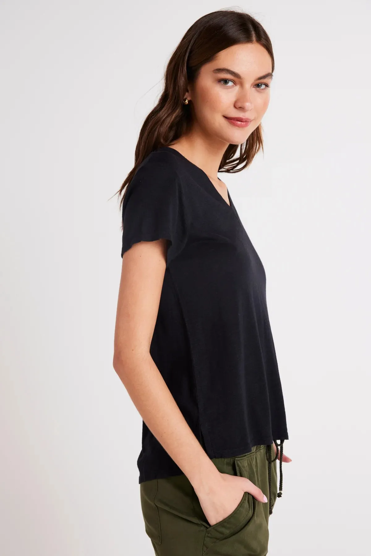Side Slit V-Neck Tee SlimFit Light Comfort Style