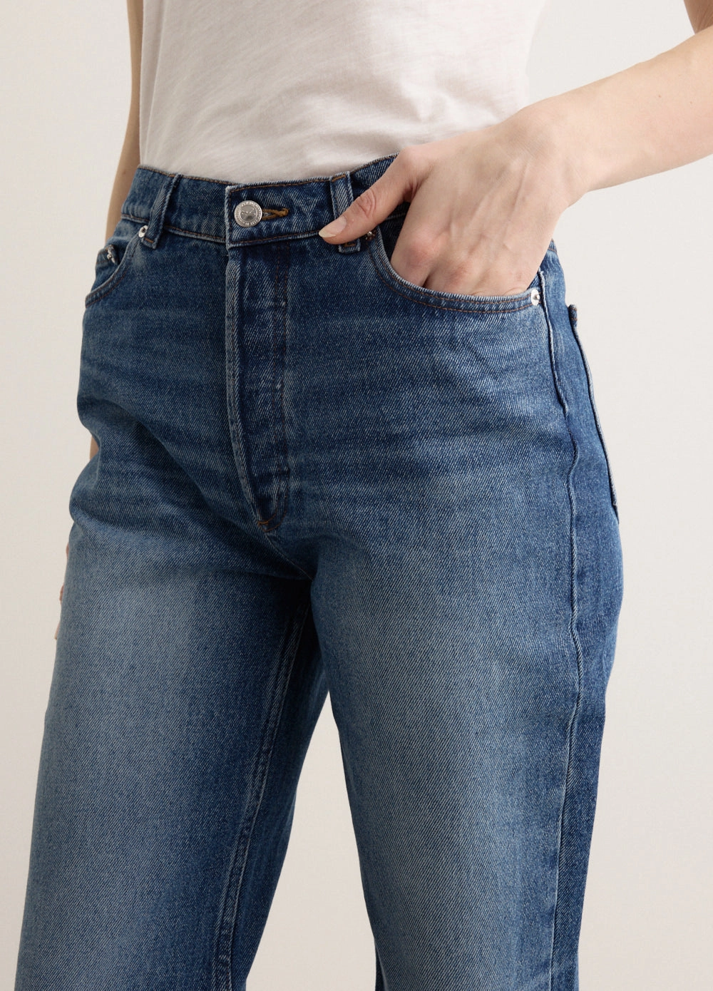 Romy Jeans Minimalist Styling