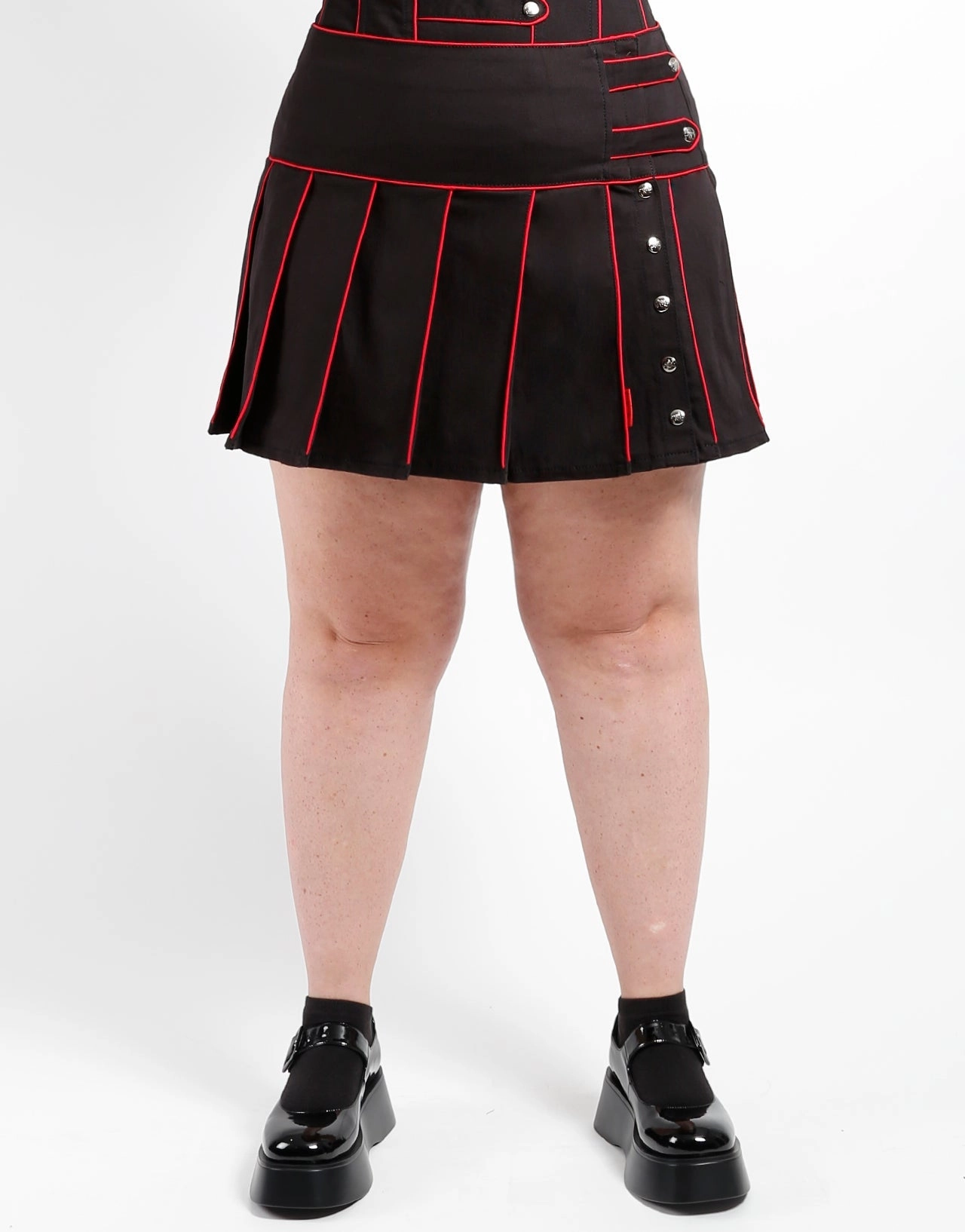CURVE BAND PLEATED SKIRT RED No Irritation Seams Crisp Design