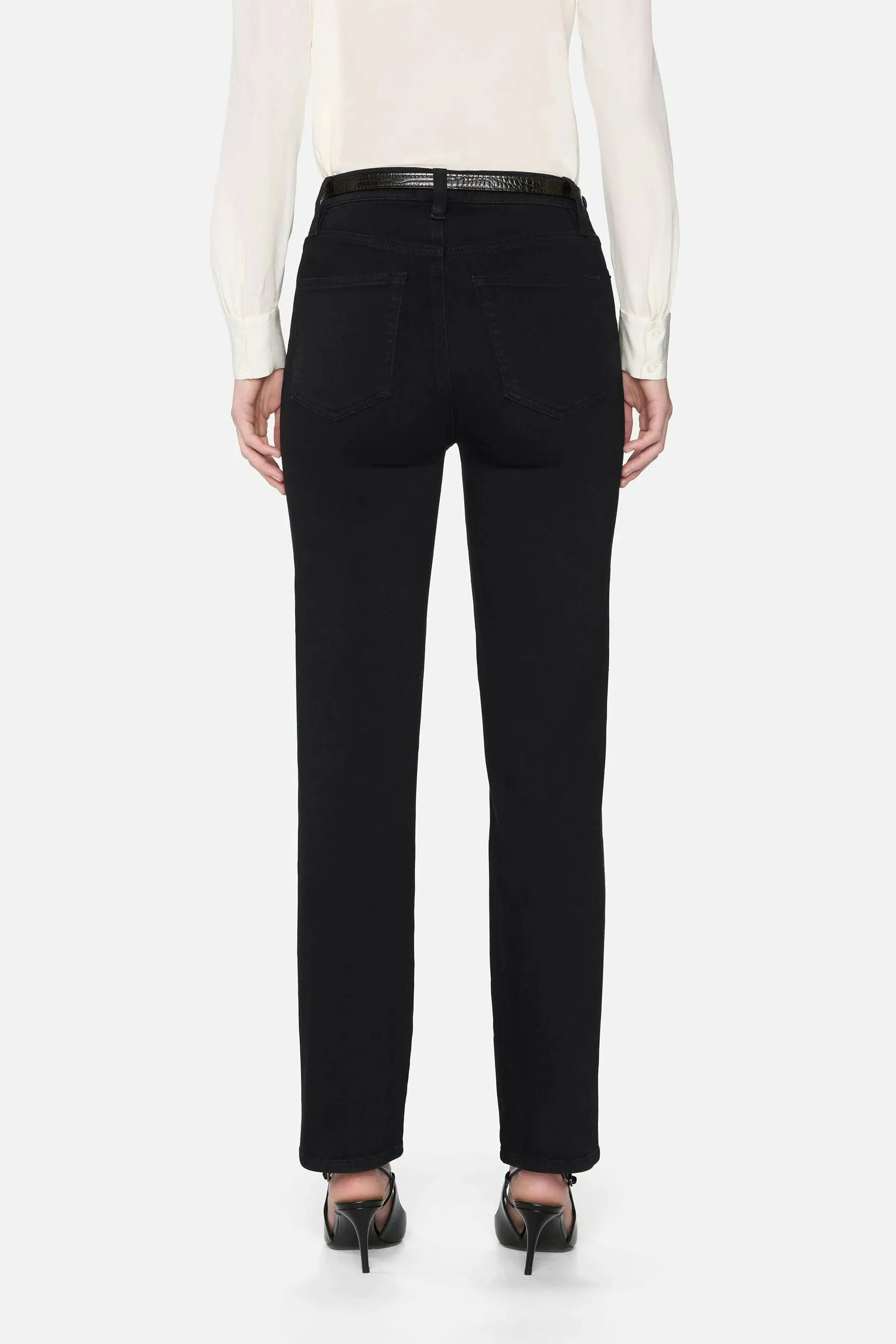 Le Sleek Straight Layered Look