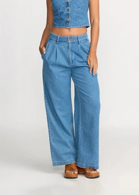 Effortless Style Wave Washed Jean - Salt Washed