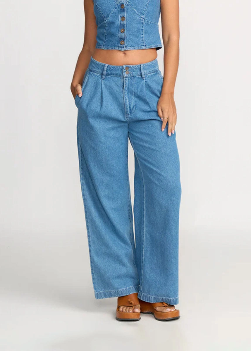 Effortless Style Wave Washed Jean - Salt Washed
