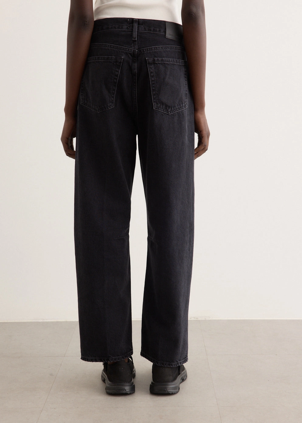 Miro Relaxed Jeans Outfit Routine Smooth Minimalist