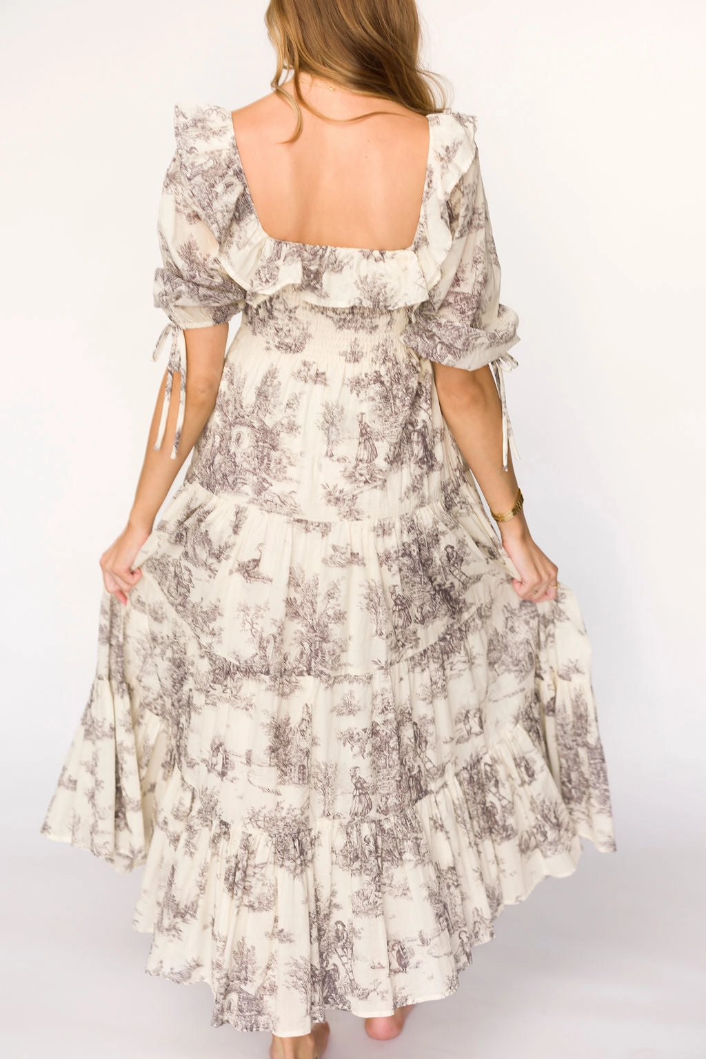 Amali Dress in Ivory - 100% Cotton & Bump Friendly Effortless Pair Outdoor Scene