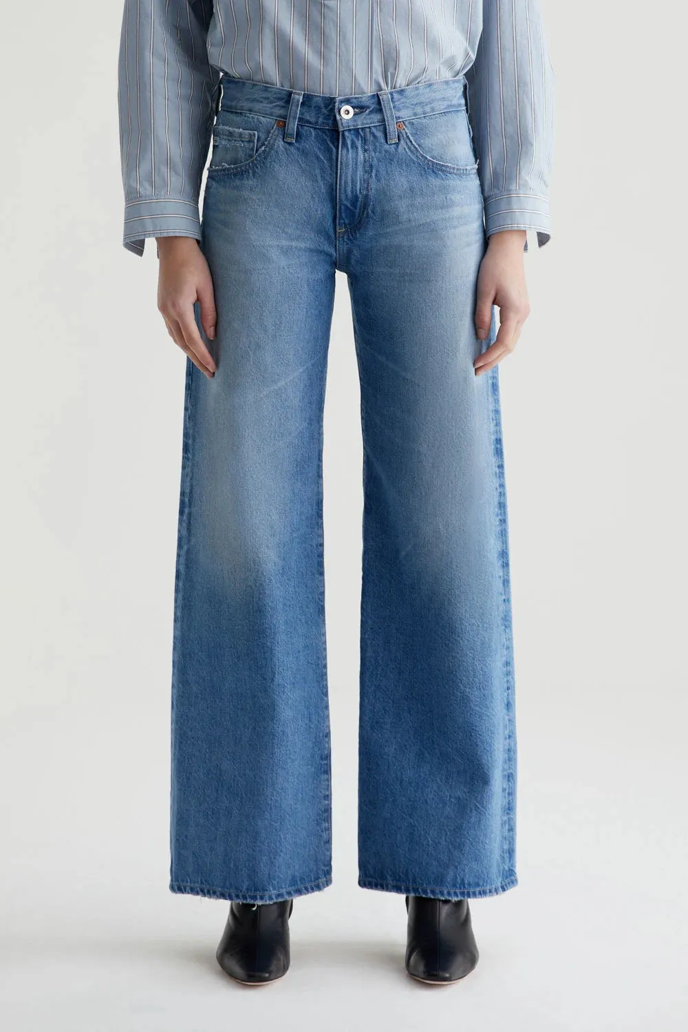 Metallic accents Flatlock Seams Adria