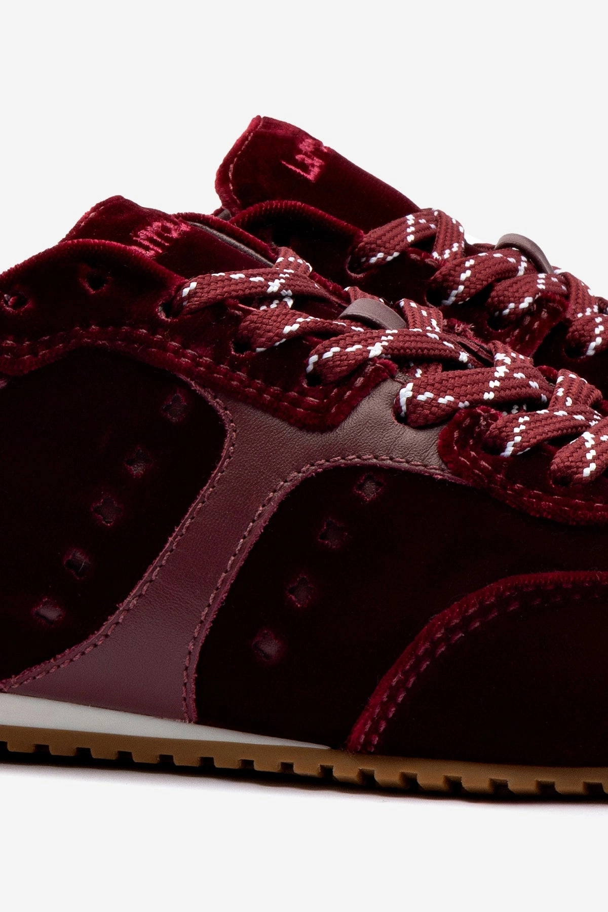 Neutral Frame Compression Molded Outsole Stella Sneaker In Wine Velvet