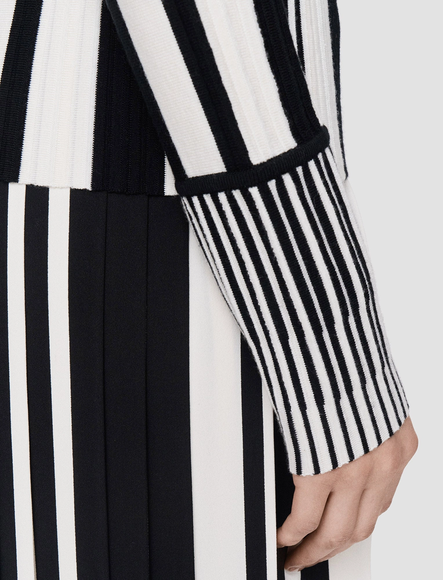 Quick Layer Stripes and Pleats High Neck Jumper