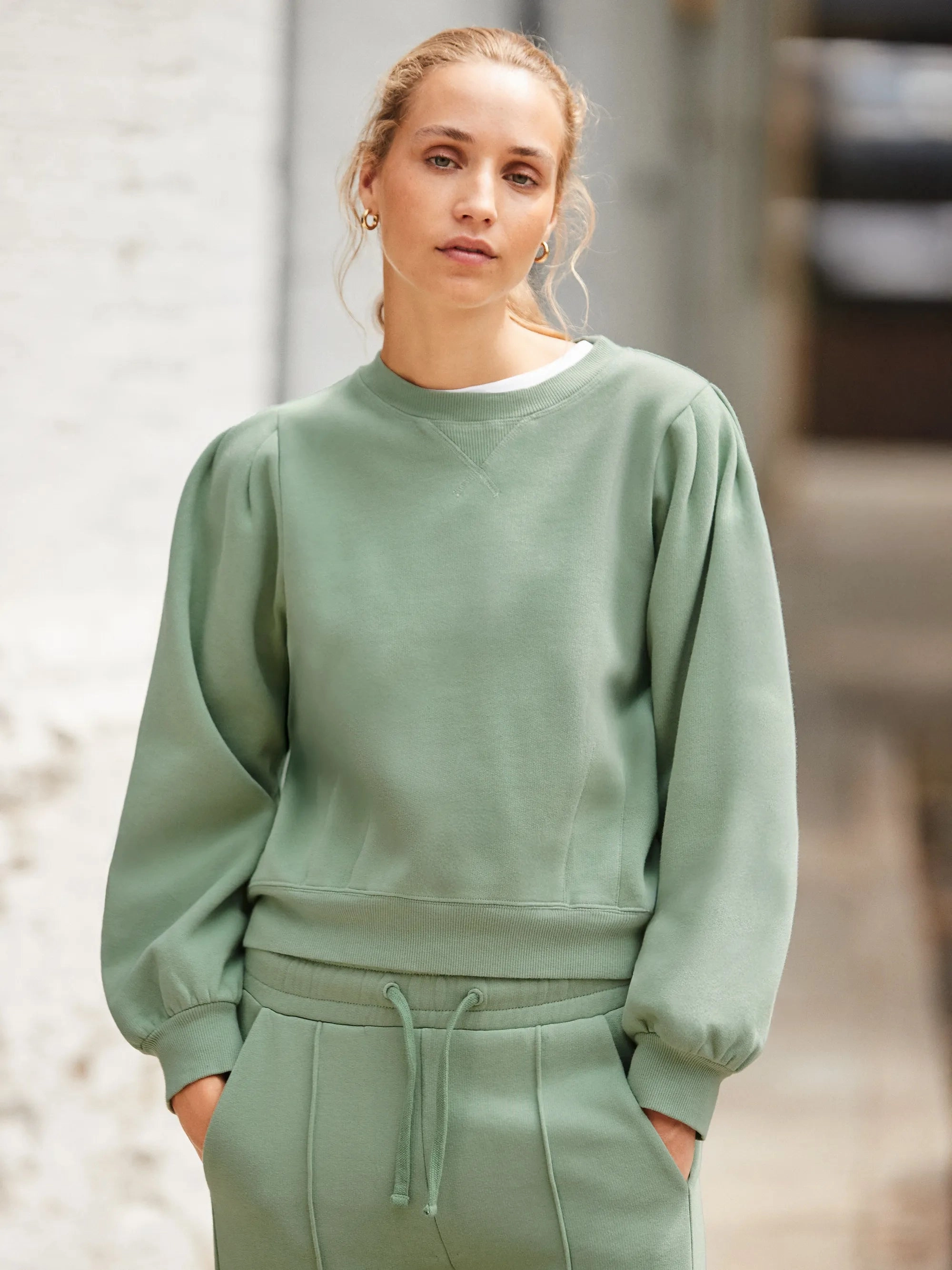 Sage-Green Puff-Sleeved Cotton-Blend Sweatshirt Curved Hem Reflective Accent Trim