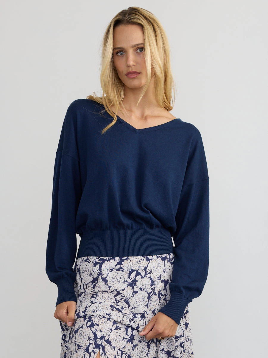 TIE BACK VEE EasyClean HighNeckline