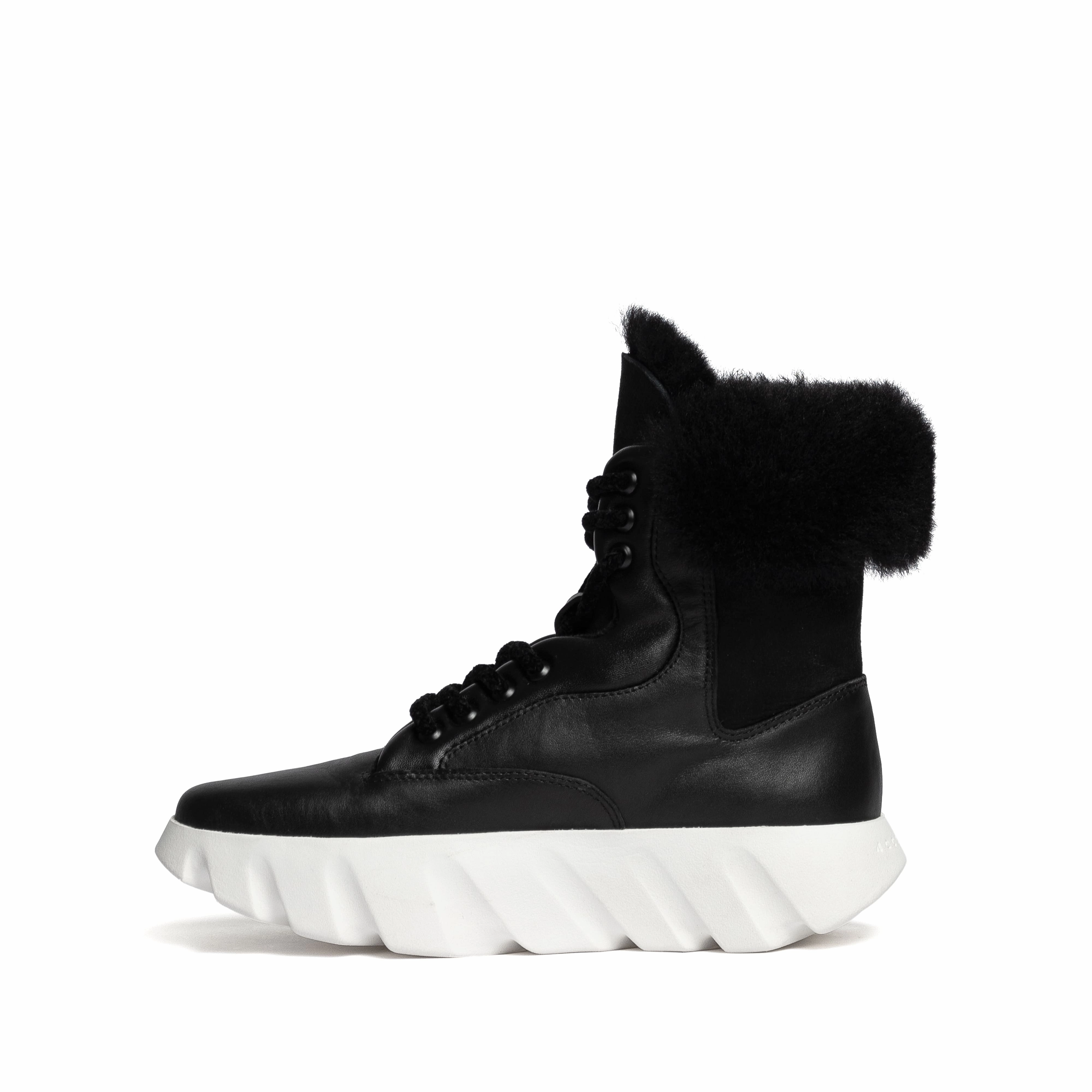 Slip Resistant Outdoor Trek TURA FOA OREO