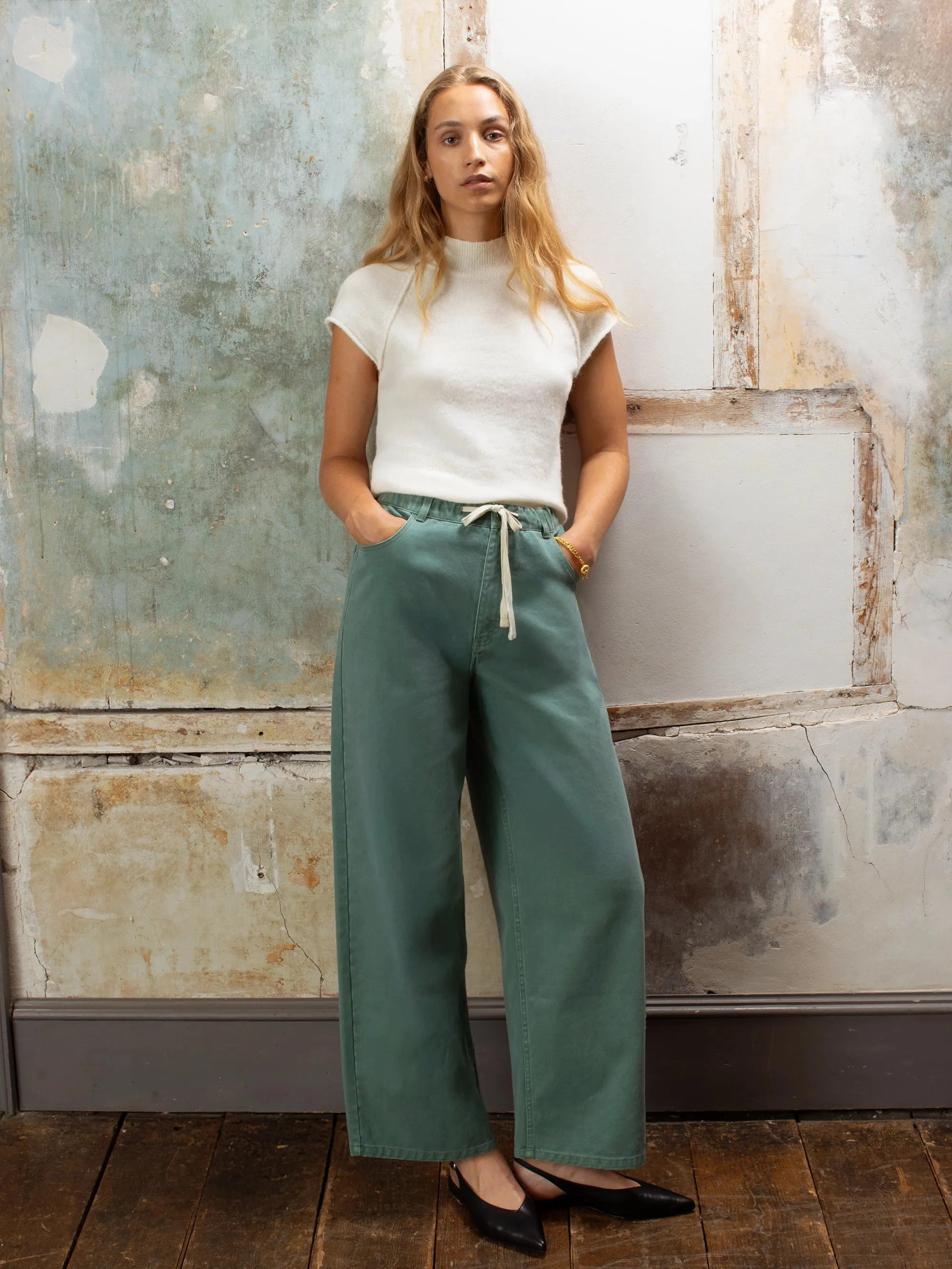 Temperature Control Fabric OversizedSilhouette Turtleneck Knit Top with Wool and Alpaca