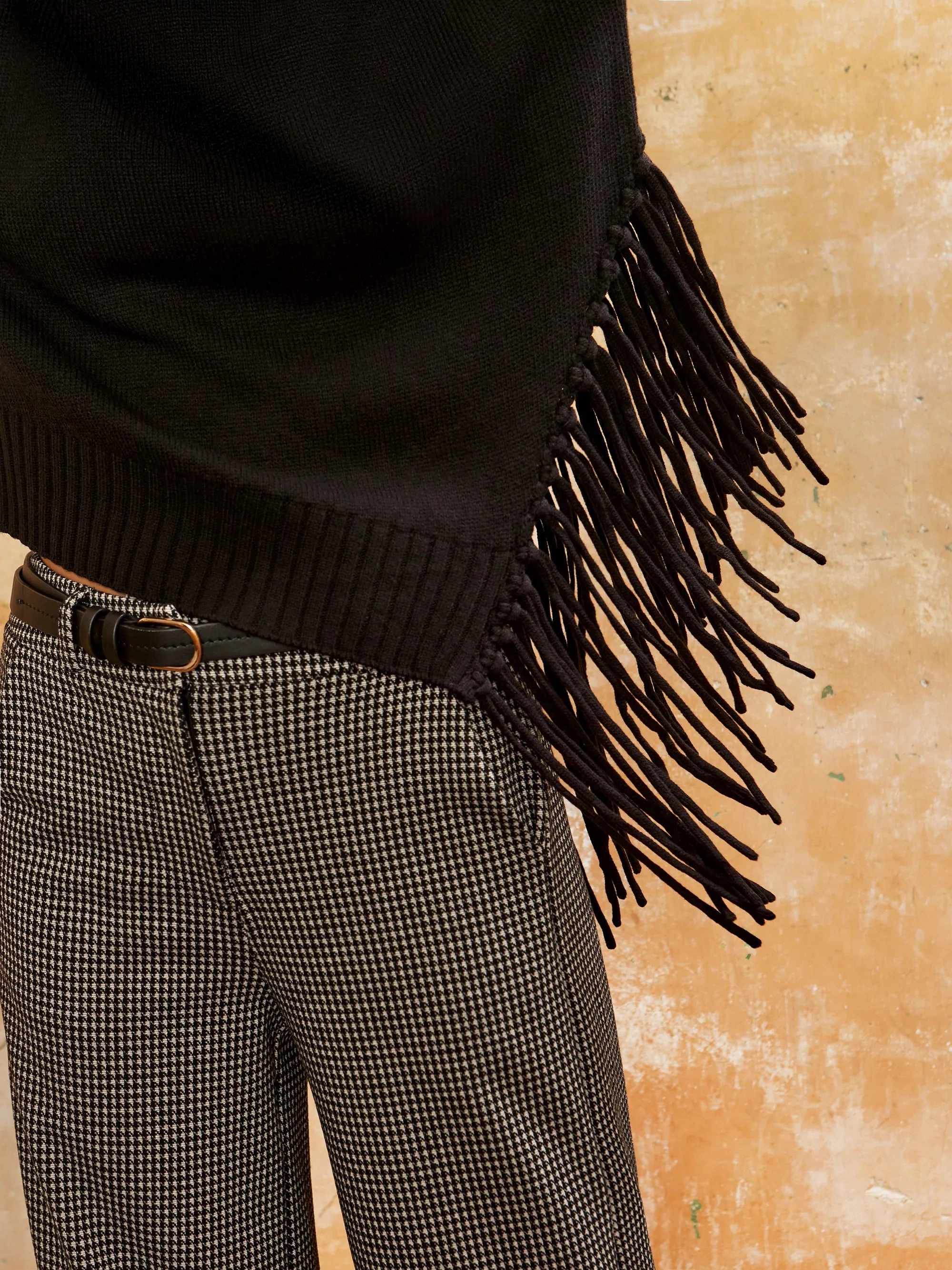 Sleeveless Tee LowImpact Manufacturing Black Asymmetric Fringed Jumper with Wool