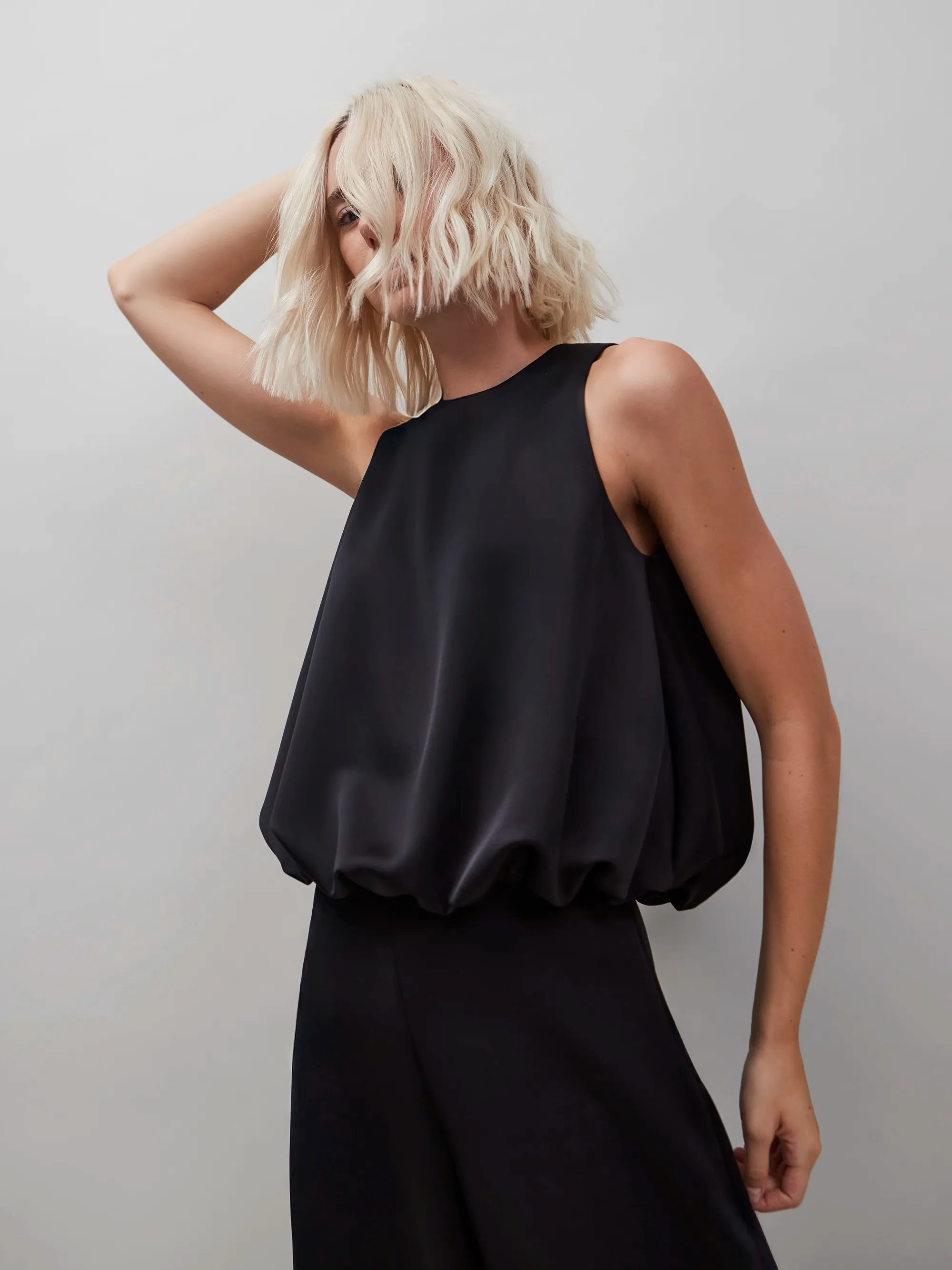 WaterResistantCoating Black Bubble Hem Top
