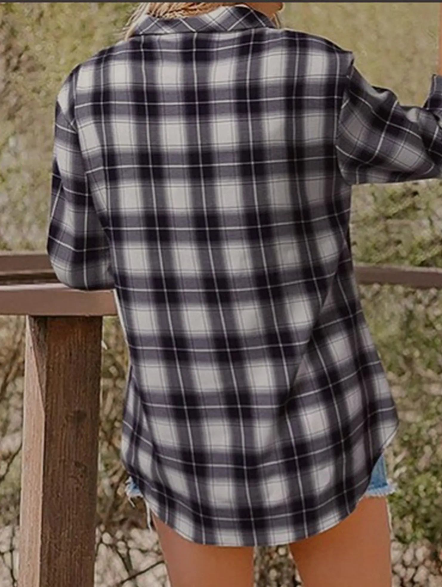 V-neck lapel loose-fitting women's plaid shirt Quick Release Buttons