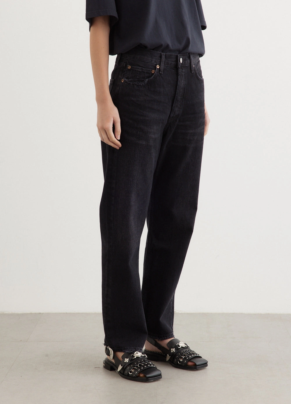 90's Mid Rise Straight Jeans Outfit Ideas