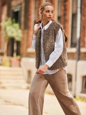 QuiltedPattern Vegan Safe Brown Faux Shearling Gilet