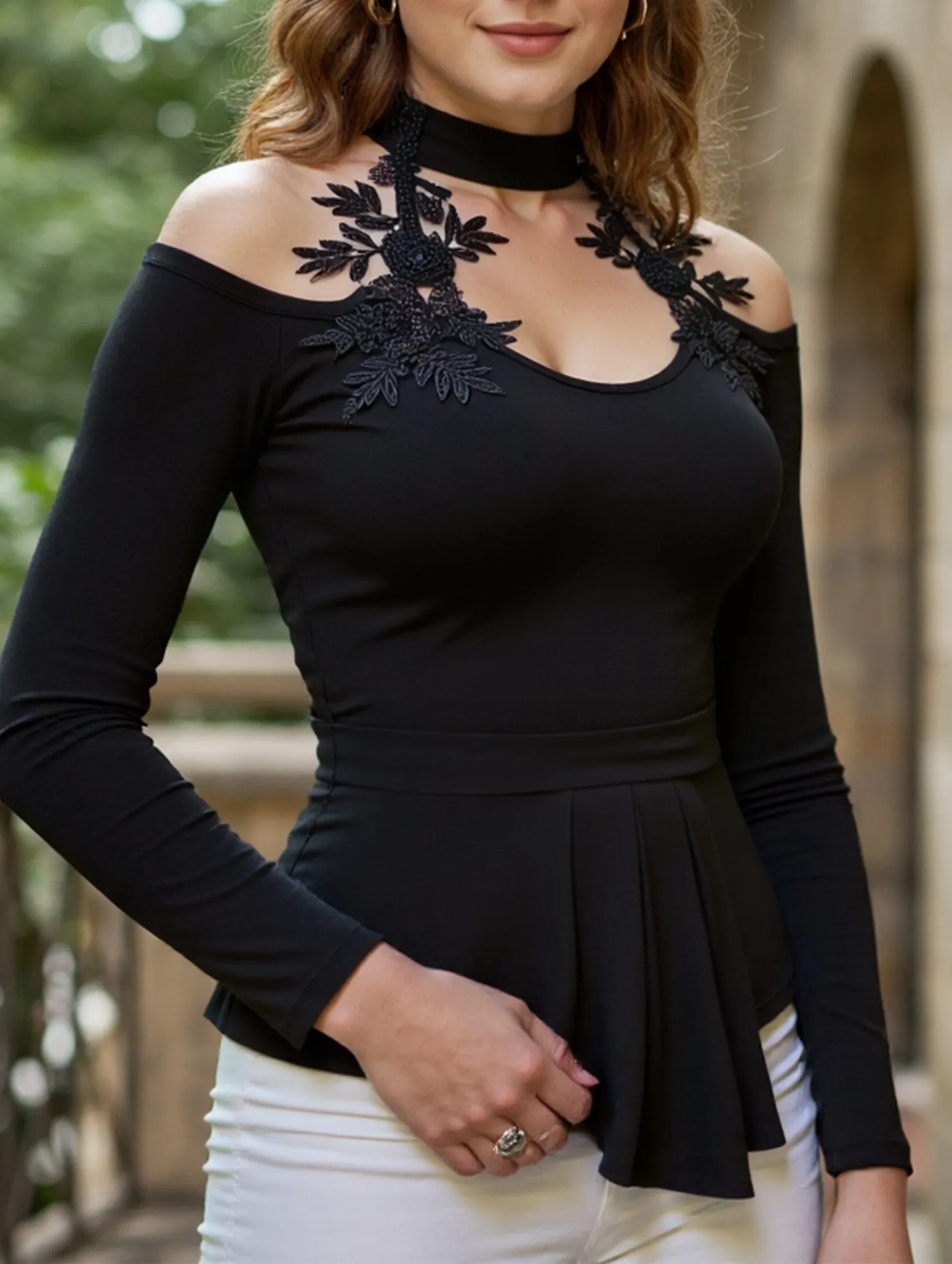 Cutout Off-the-Shoulder Applique Slim-Fit Top Outdoor Sports