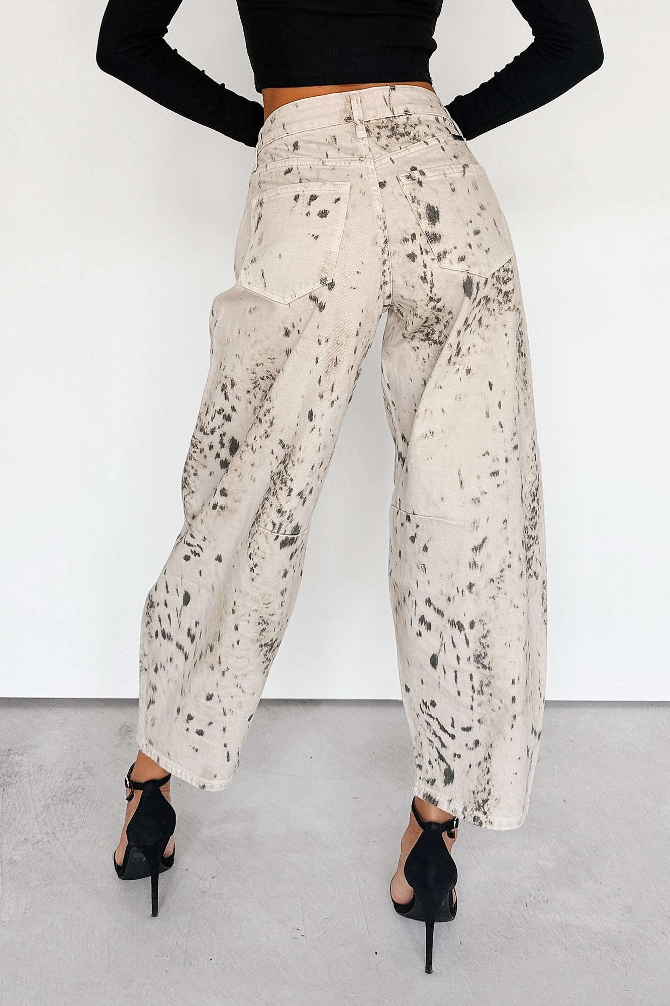 Music Event Picnic Style Neutral Casual Zane High Rise Printed Barrel Kancan Jeans (Beige/Black)